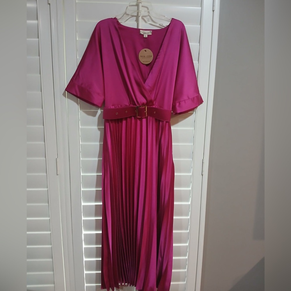 Women’s belted pleated skirt midi dress